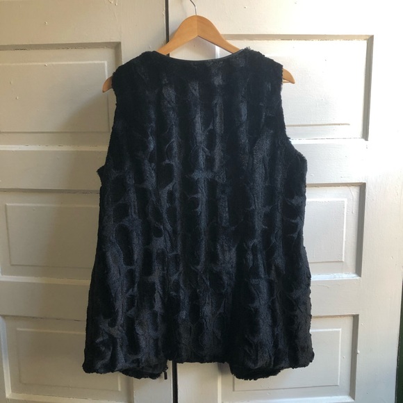 Faux Fur Vest - Picture 3 of 4